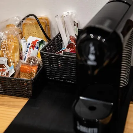 Geometric Art בית הארחה 4*