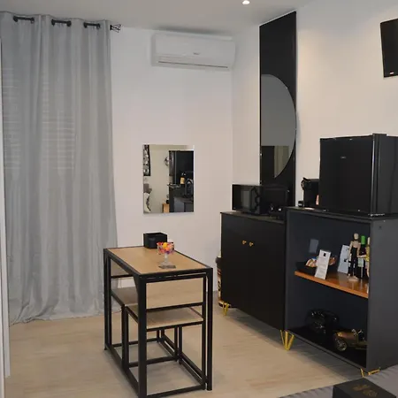 Geometric Art Penzion Bari