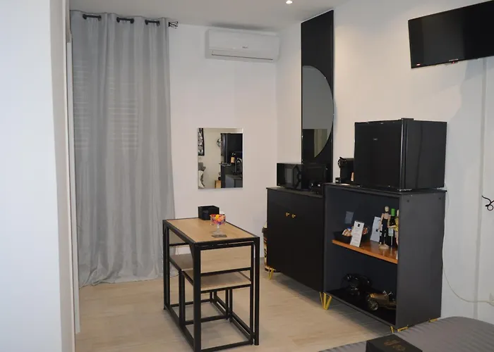 Geometric Art Pensiune Bari